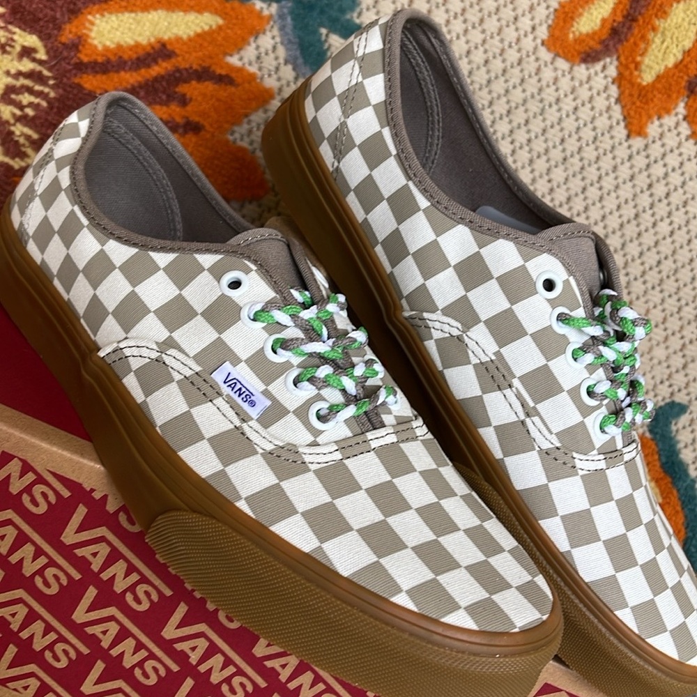 Vans WMNS Authentic
Checkerboard Moon Rock
VN0009PVCH8
SNEAKERS - Picture 10 of 16